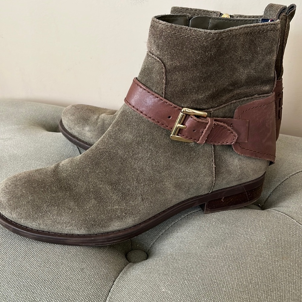 Short suede boots